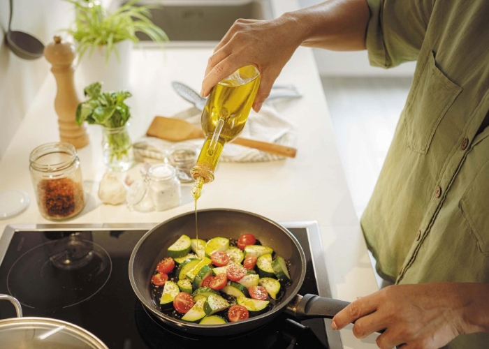 Begini Cara Menggoreng Tanpa Minyak Muncrat, Anti Panik di Dapur!