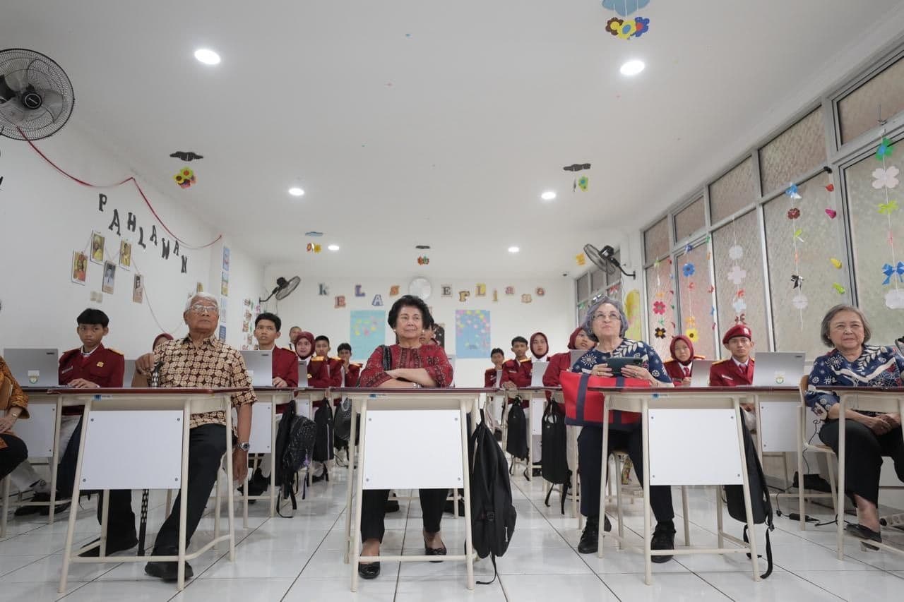 Dua Kakak Presiden Prabowo Kunjungi Sekolah Rakyat, Membaur dengan Para Siswa
