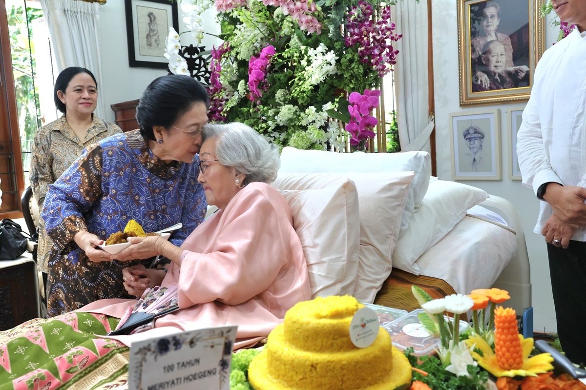 Megawati Sampaikan Duka Atas Wafatnya Istri Mantan Kapolri Hoegeng