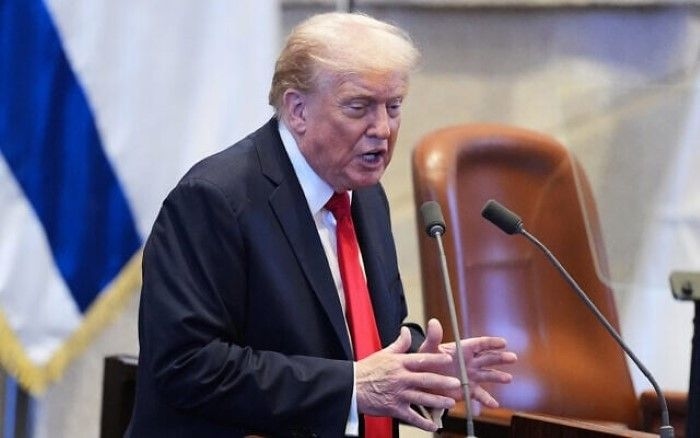 Memar di Tangan Donald Trump Kembali Jadi Sorotan, Kesehatannya Dipertanyakan