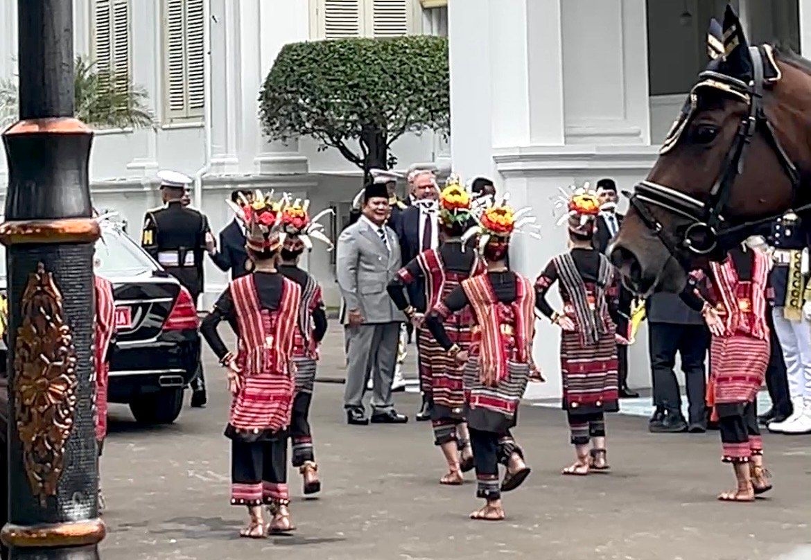 Presiden Prabowo Sambut PM Albanese di Istana Merdeka, Suguhkan Tarian Naikonos Larik dari Pulau Timor