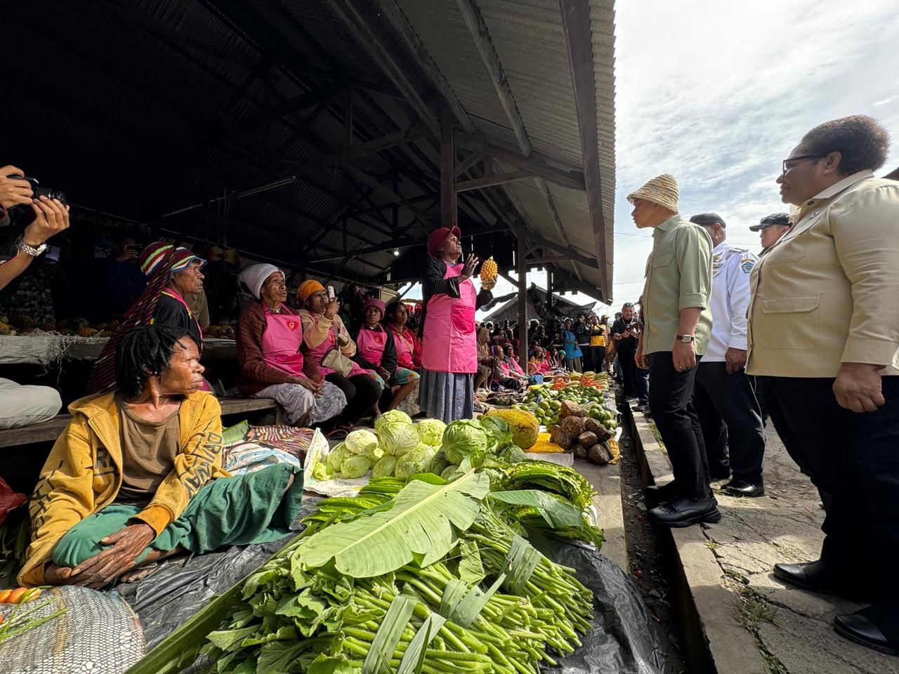 Kunjungi Pasar Potikelek Wamena, Gibran Beri Dukungan untuk Mama-mama Papua