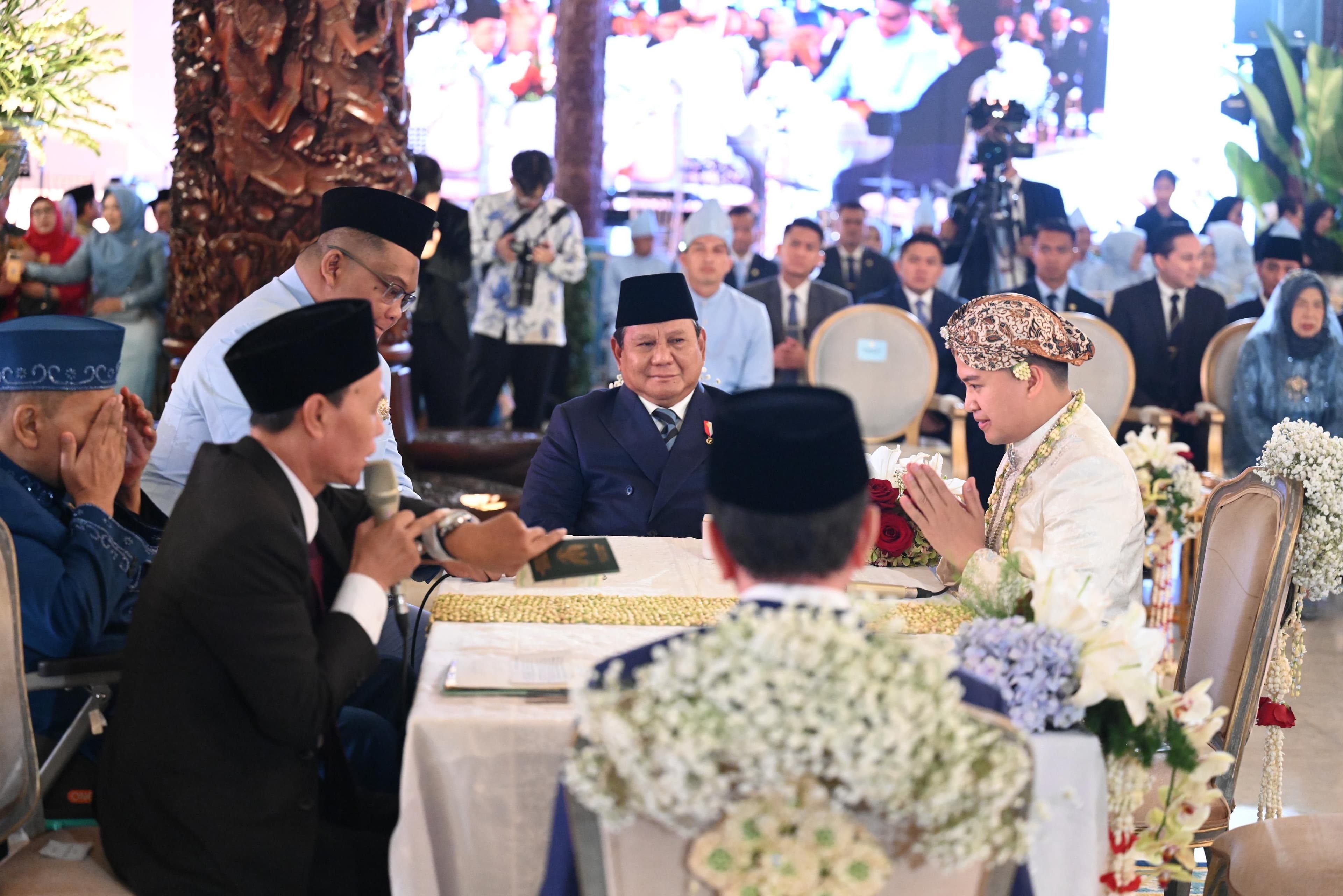 Momen Prabowo Terharu Saat Jadi Saksi Nikah Sespri Agung Surahman