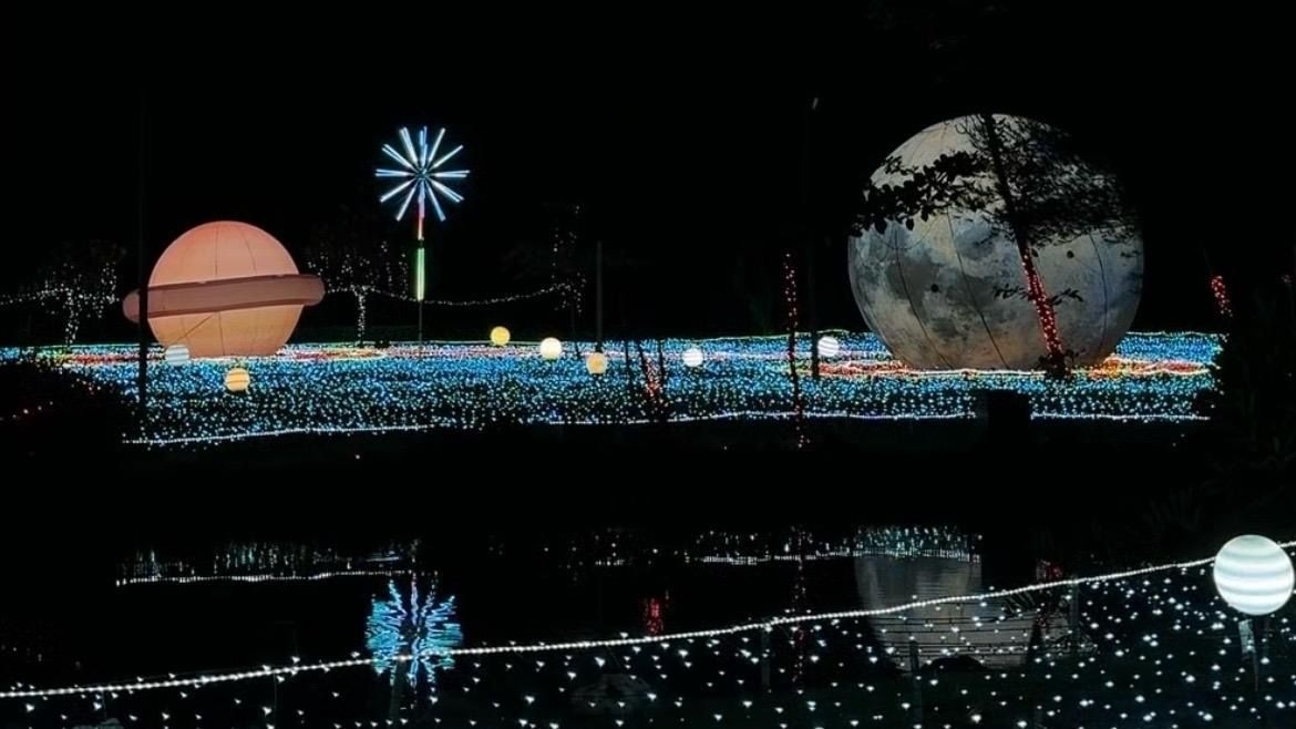Mangrove Berpendar: Lights Wonderland Sulap PIK Jadi Ruang Rekreasi Malam Keluarga