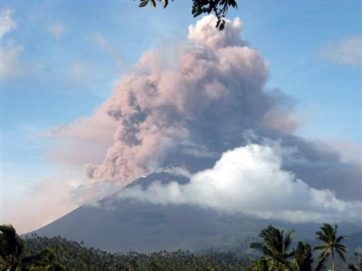 Aktivitas Vulkanik Gunung Lokon di Sulut Kembali Meningkat