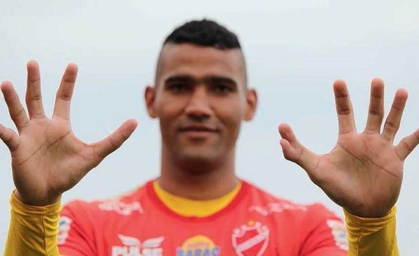 Unik, Kiper Asal Brasil Ini Punya 11 Jari Tangan